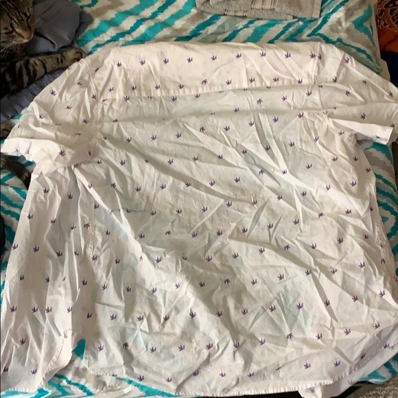 H&M’s white button up short sleeve shirt - Picture 2 of 4